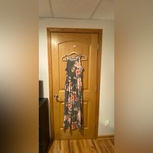 Edgy Women’s Size Medium Grey Floral Max Dress (No Slits) with Pockets